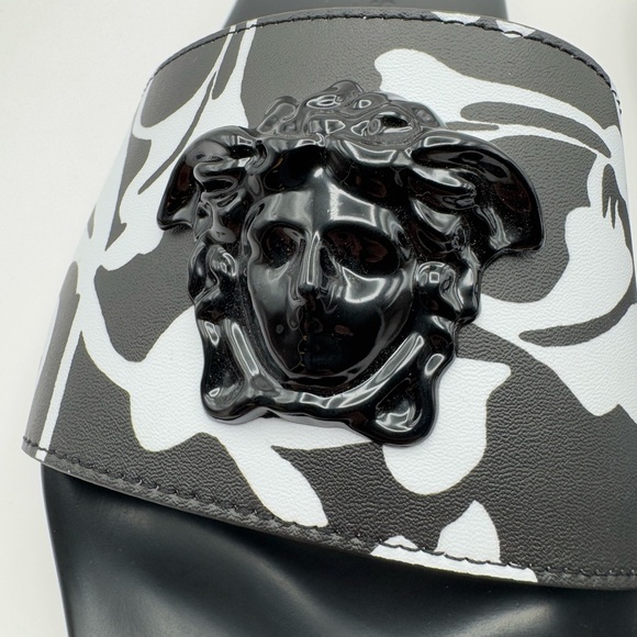 Versace Slides. - Picture 6 of 11
